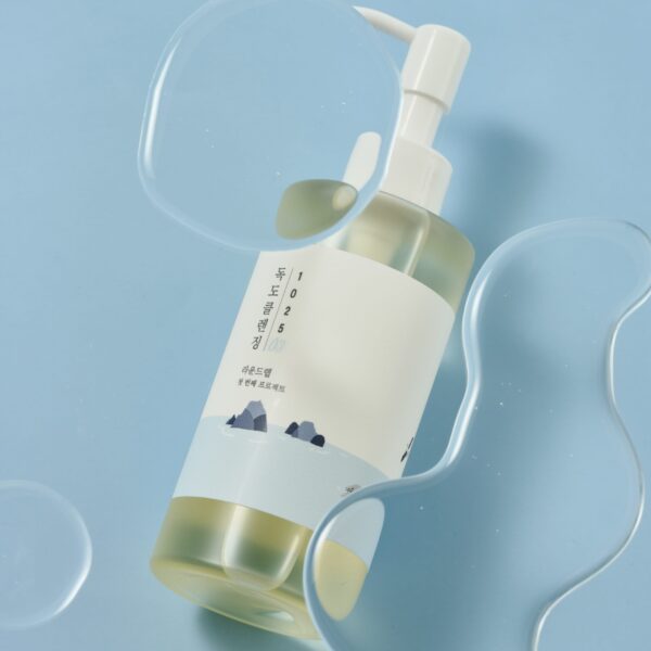round-lab-1025-dokdo-cleansing-oil-texture