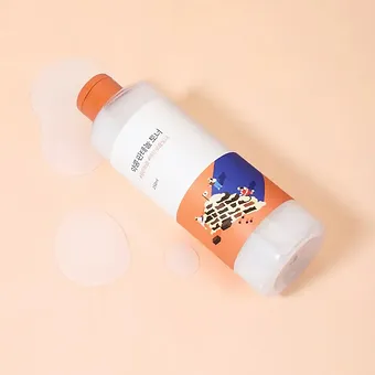 round-lab-soybean-panthenol-toner-texture