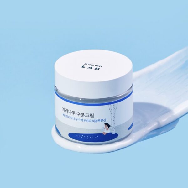 round-lab-birch-juice-moisturizing-cream-texture