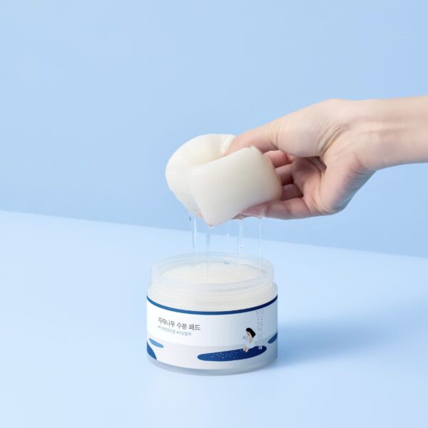 round-lab-birch-juice-moisturizing-pad-texture