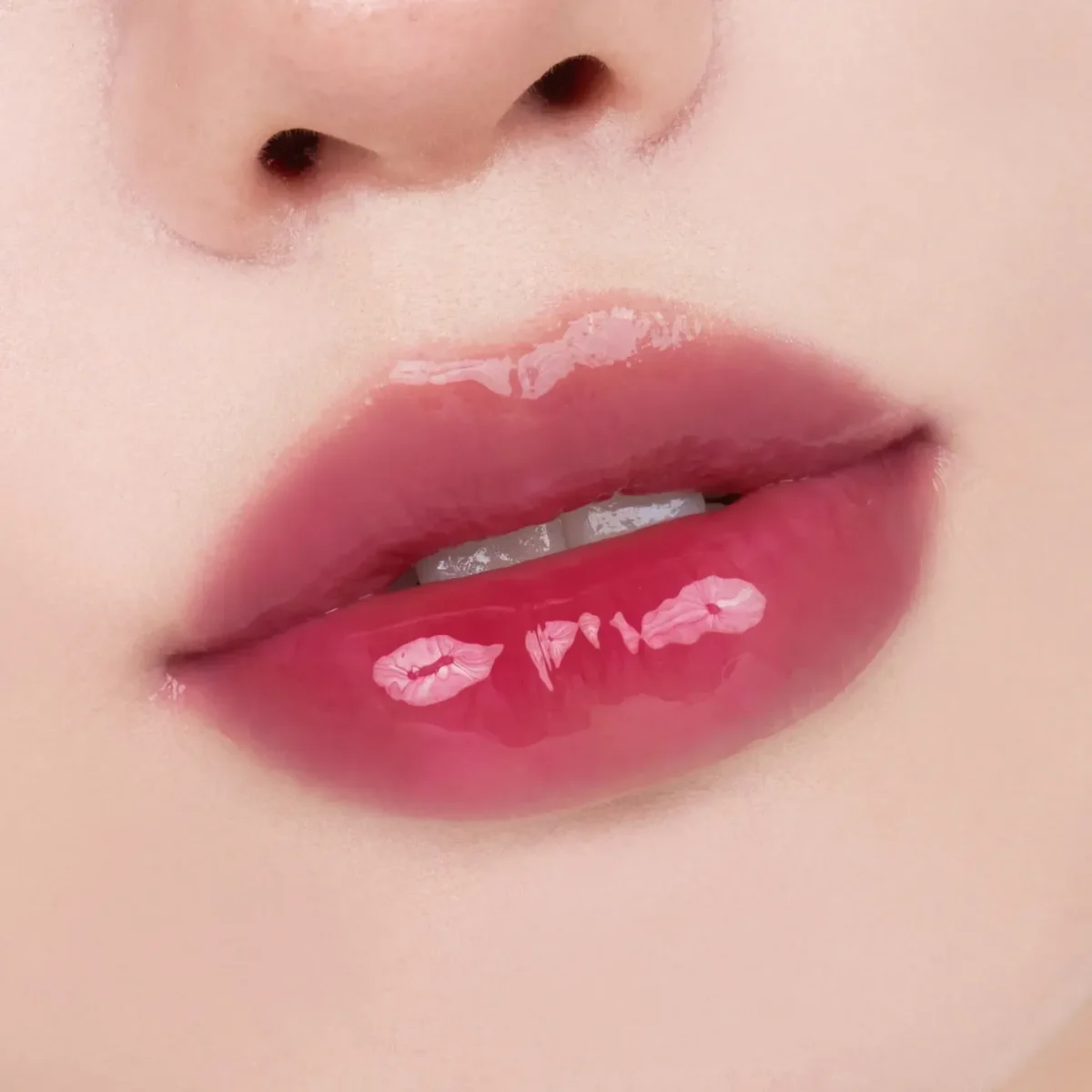 romand-the-juicy-lasting-tint-21-grape-bomb-yahidnyy romand-tint-glyan-tsevyy-finish-yahidno-rozhevyy-swatch