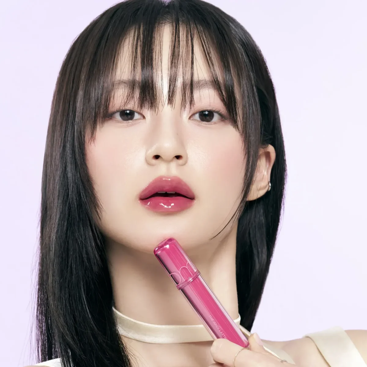 romand-the-juicy-lasting-tint-21-grape-bomb-yahidnyy romand-tint-glyantsevyy-finish-yahidno-rozhevyy-swatch-01